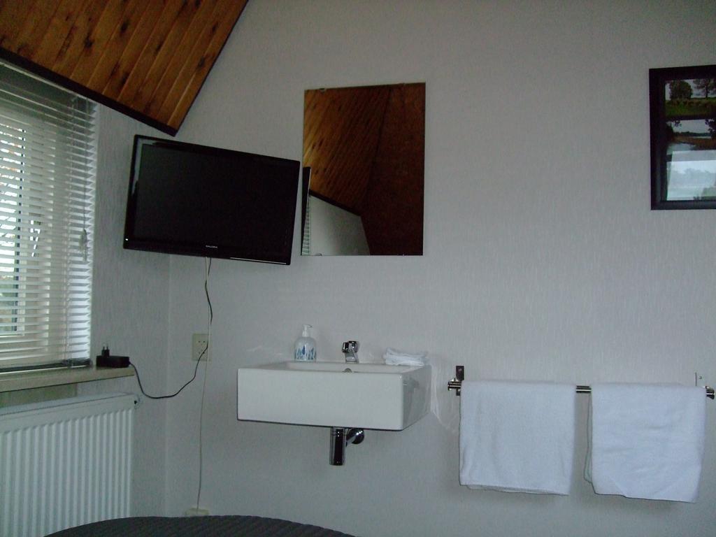 De Pompstee Rolde Bed & Breakfast Bagian luar foto