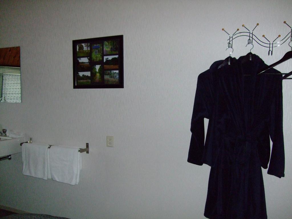 De Pompstee Rolde Bed & Breakfast Bagian luar foto